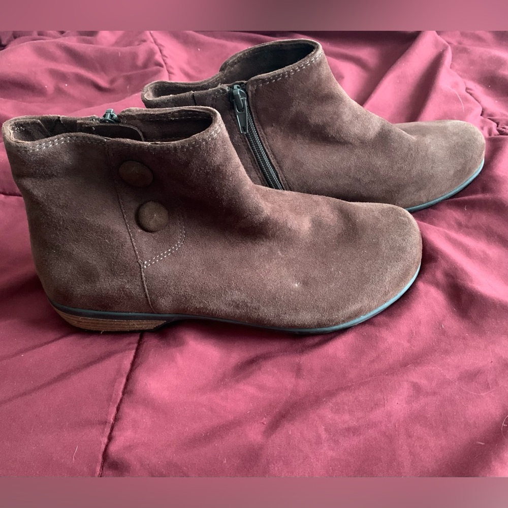 Walking Cradles Brown Suede Ankle BOOTS Bootie women size 8 style 120302
